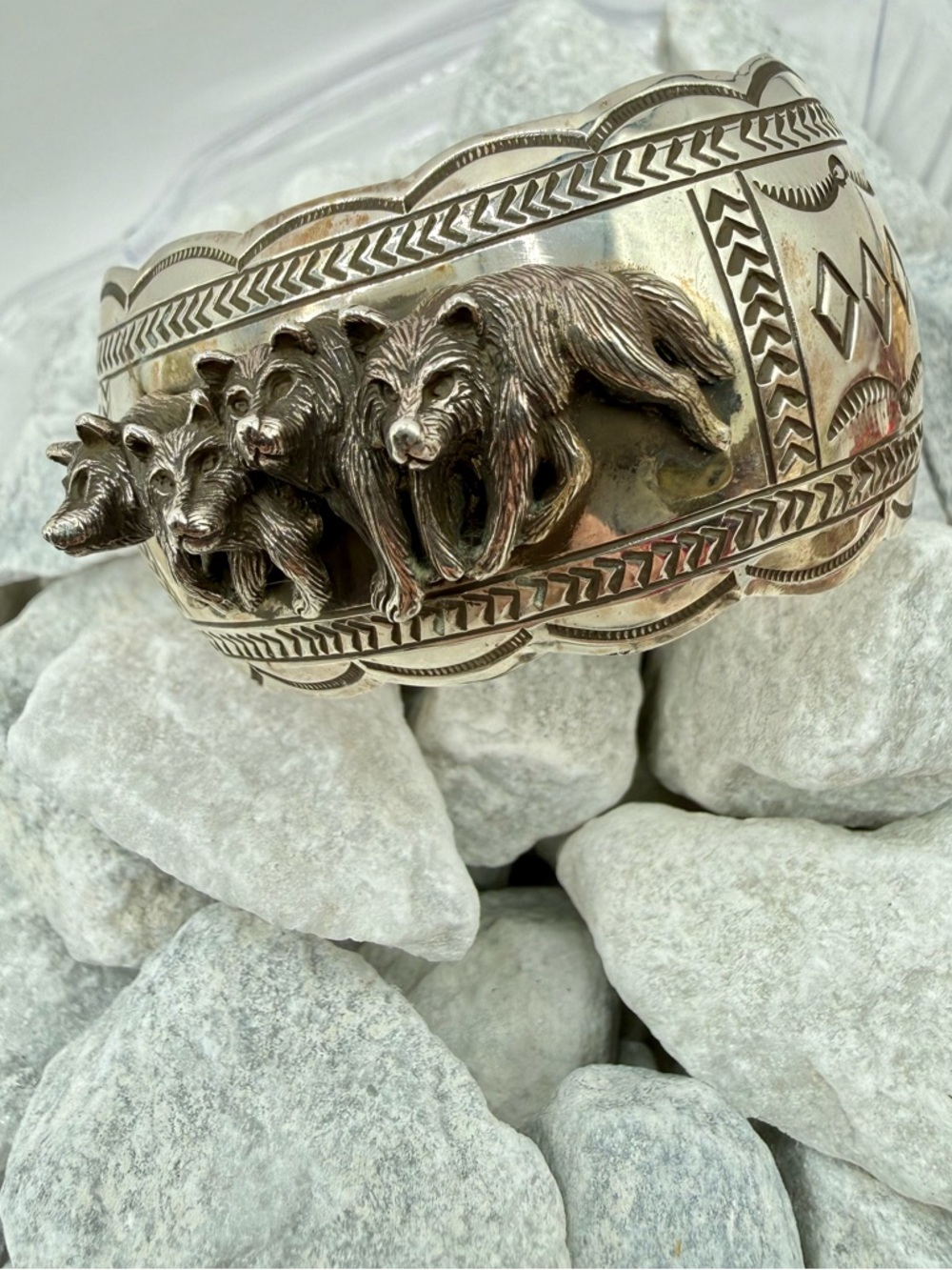 Navajo Carson Blackgoat Sterling 3D Wolfpack Cuff Bracelet Signed Sterling 59.2g - Picture 8 of 14